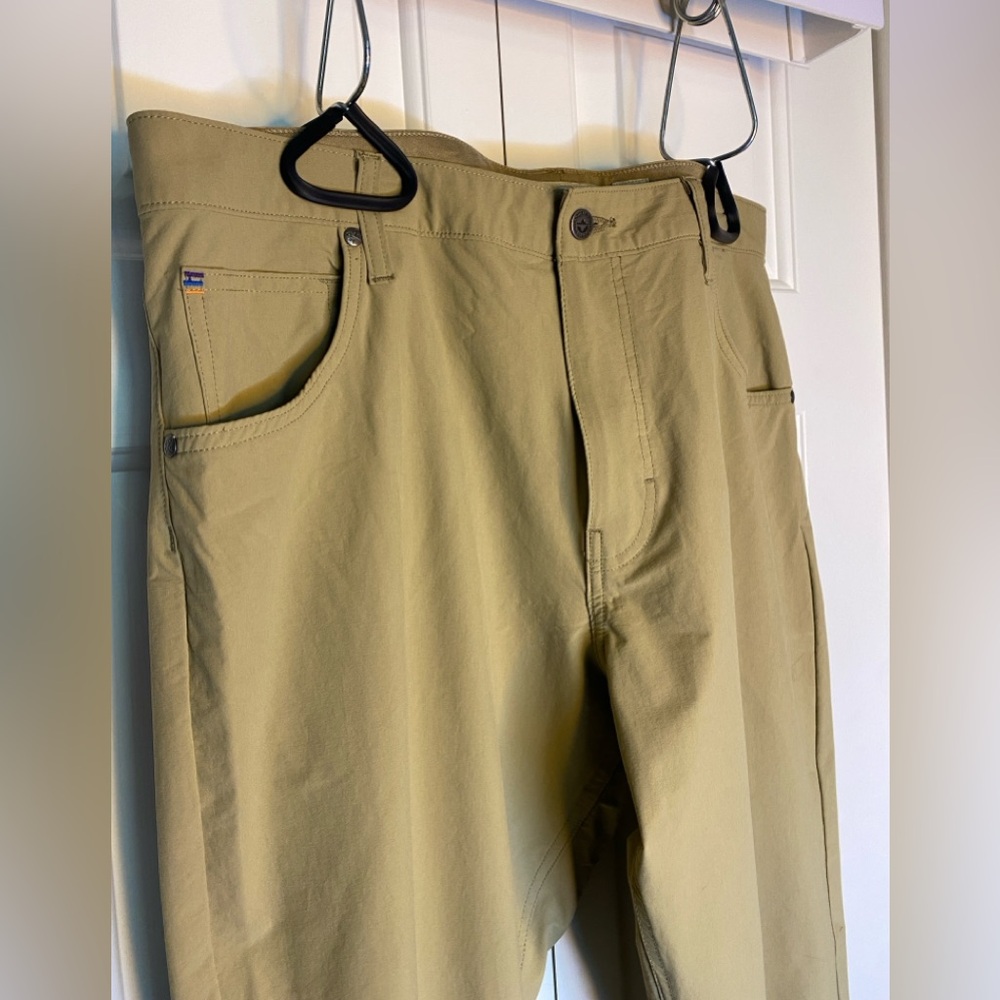 Men’s Patagonia khaki pants